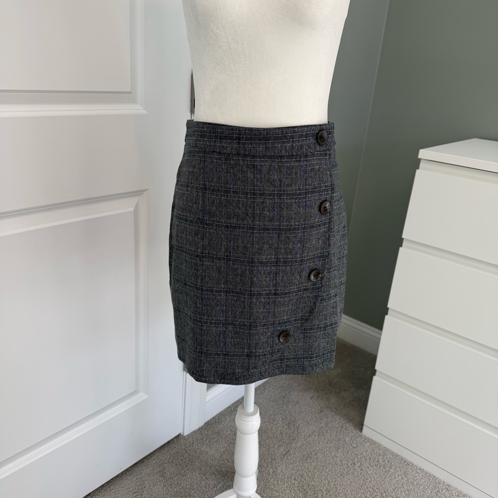 NWT Francesca’s Plaid Button Detail Skirt, M